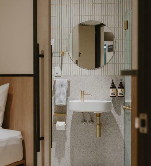 Aerotel Sydney   Inside International Terminal Airport