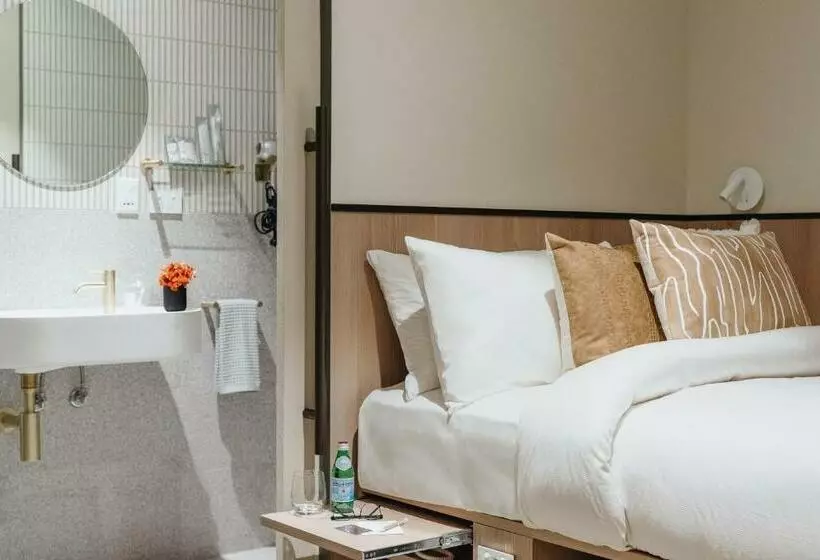 Aerotel Sydney   Inside International Terminal Airport