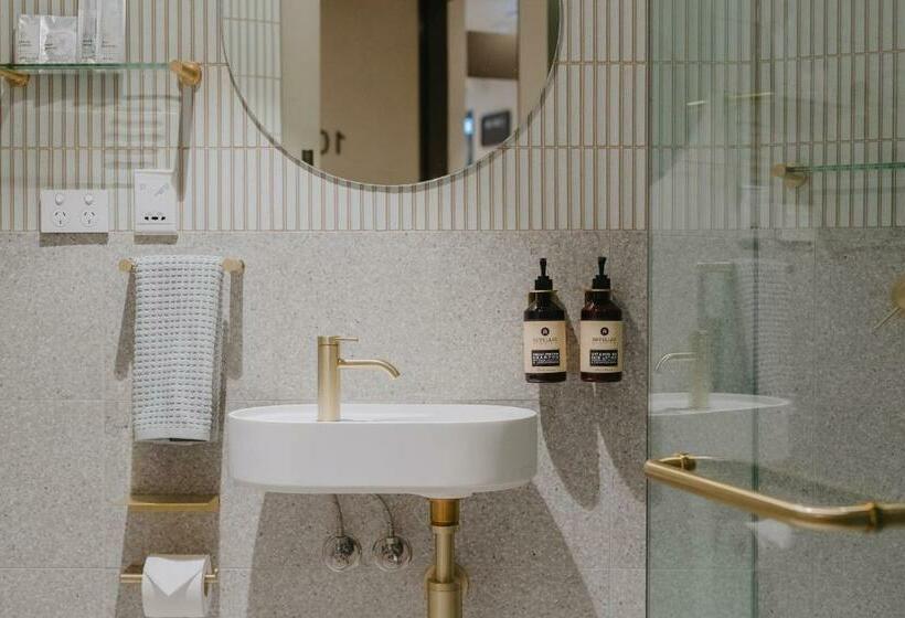 Aerotel Sydney   Inside International Terminal Airport