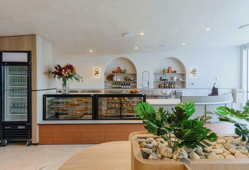 Aerotel Sydney   Inside International Terminal Airport