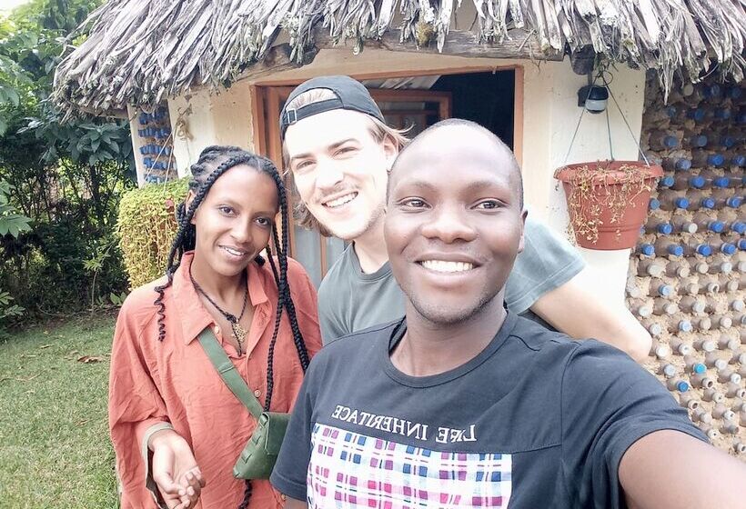 پانسیون Plastic Bottles House