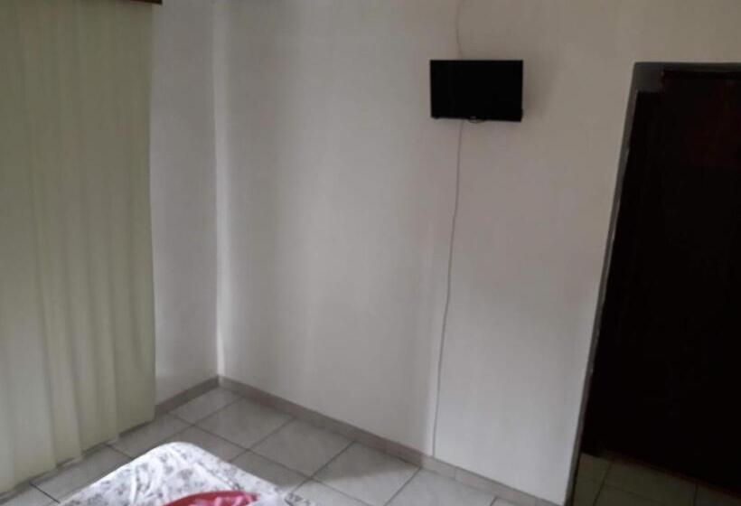 Отель Pinotti Ltda