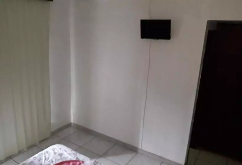 Hotelli Pinotti Ltda