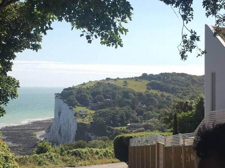 Lovely 5 Person Chalet In St Margaret S At Cliffe
