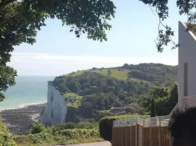 Lovely 5 Person Chalet In St Margaret S At Cliffe