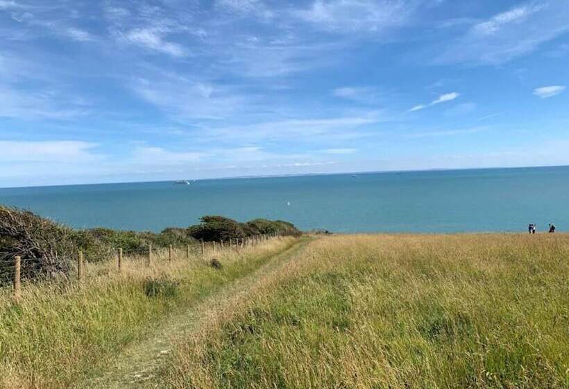 Lovely 5 Person Chalet In St Margaret S At Cliffe