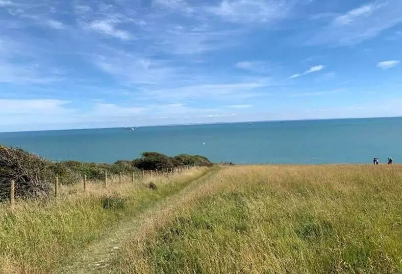 Lovely 5 Person Chalet In St Margaret S At Cliffe