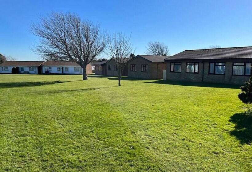 Lovely 5 Person Chalet In St Margaret S At Cliffe