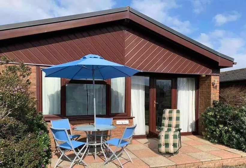 Lovely 5 Person Chalet In St Margaret S At Cliffe