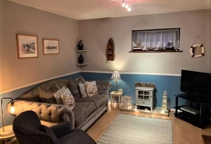 Lovely 5 Person Chalet In St Margaret S At Cliffe