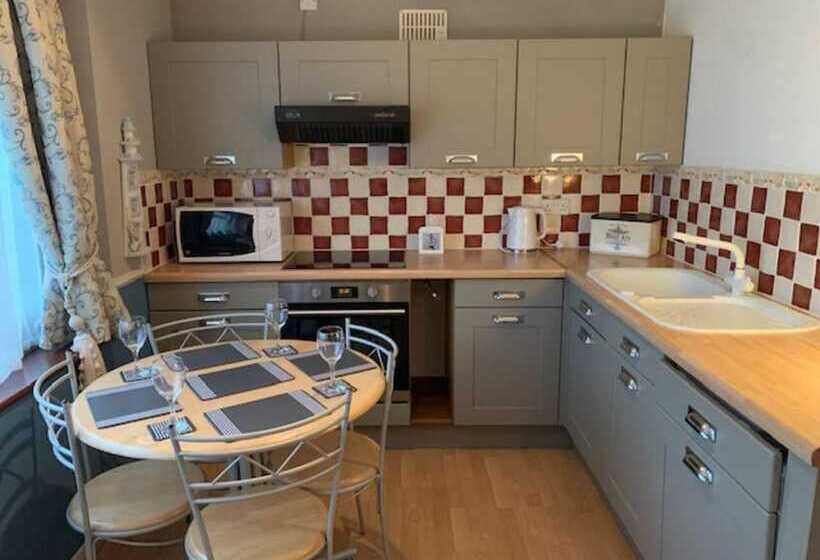 Lovely 5 Person Chalet In St Margaret S At Cliffe