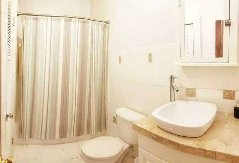 پانسیون A Peaceful Stay In Miami