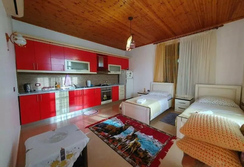پانسیون Sara Guesthouse