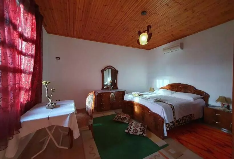 پانسیون Sara Guesthouse