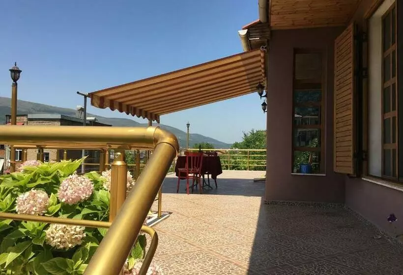 پانسیون Sara Guesthouse