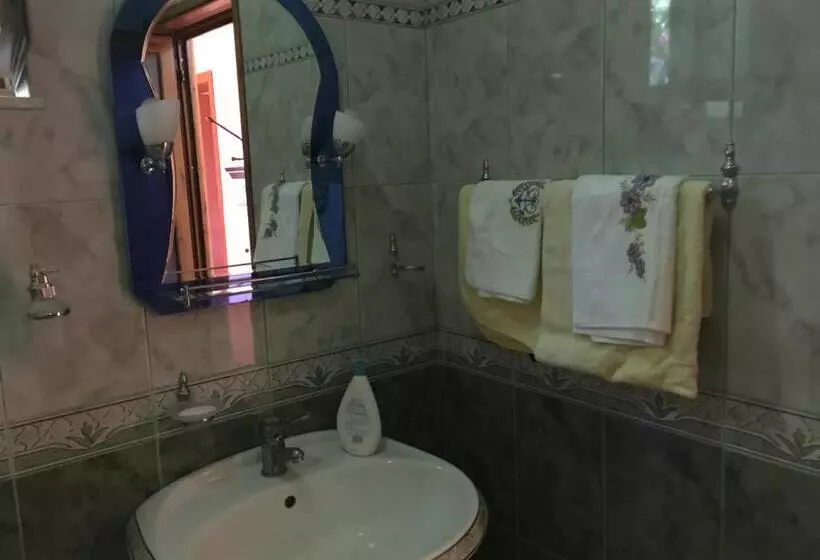 پانسیون Sara Guesthouse
