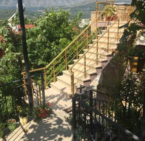 پانسیون Sara Guesthouse