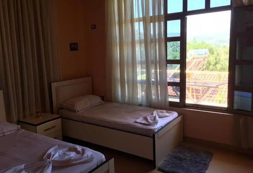 پانسیون Sara Guesthouse