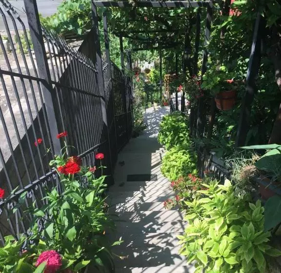 پانسیون Sara Guesthouse