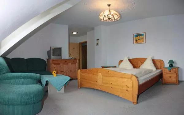 تختخواب و صبحانه Pension & Gasthaus Kahren