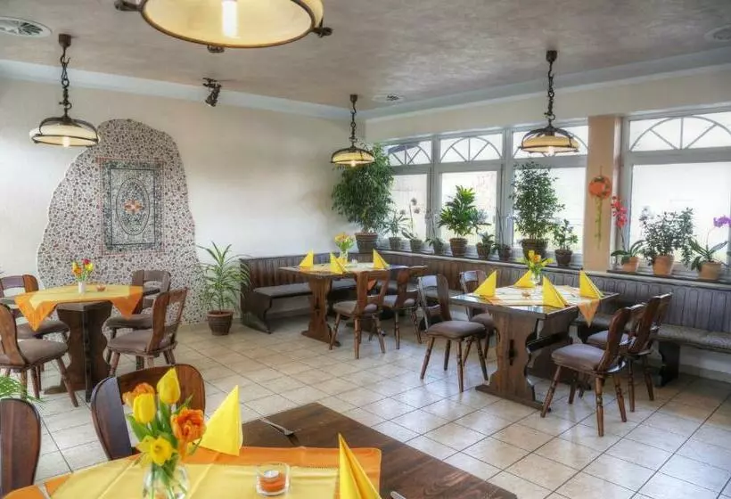 تختخواب و صبحانه Pension & Gasthaus Kahren