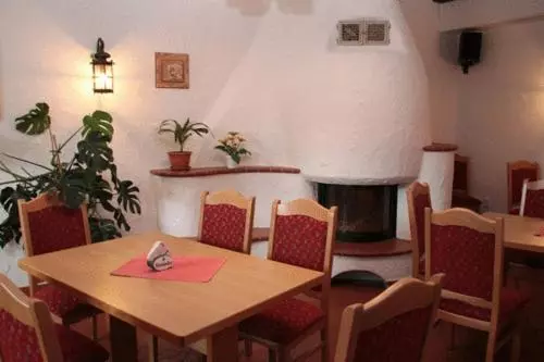 تختخواب و صبحانه Pension & Gasthaus Kahren