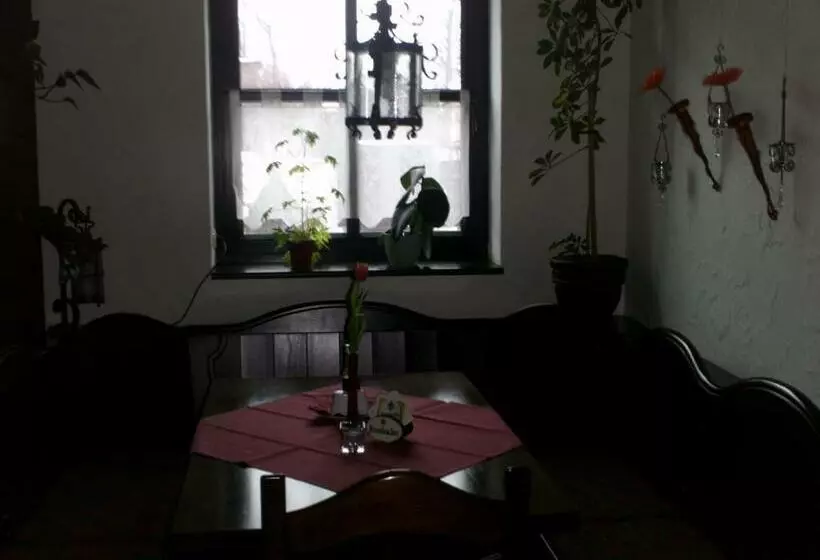 تختخواب و صبحانه Pension & Gasthaus Kahren