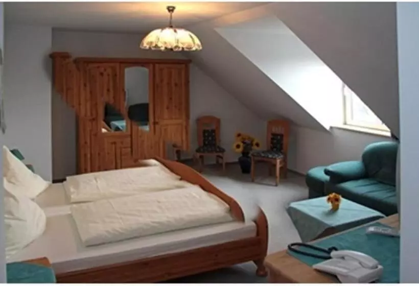 تختخواب و صبحانه Pension & Gasthaus Kahren