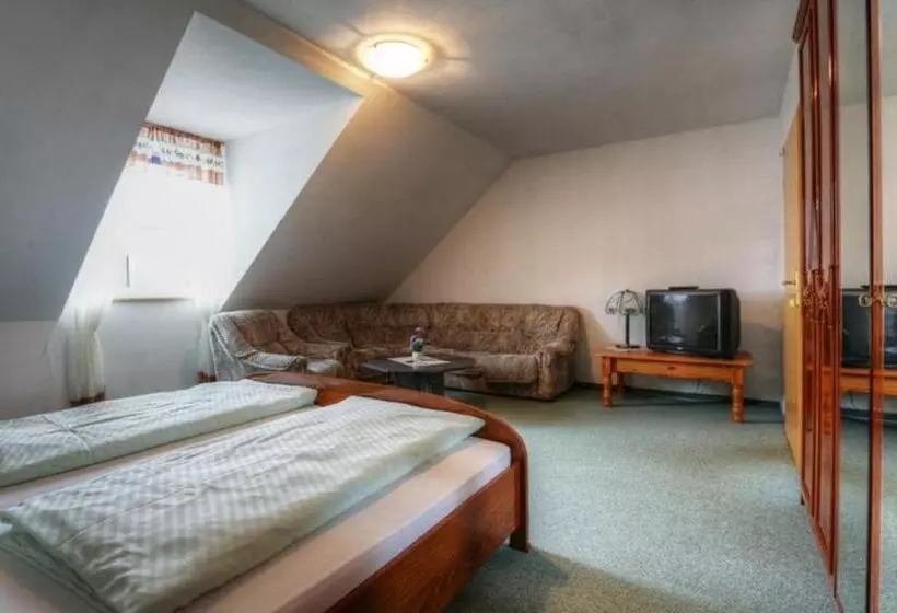 تختخواب و صبحانه Pension & Gasthaus Kahren