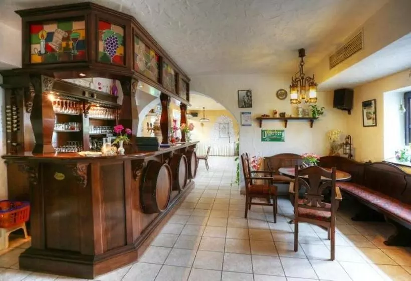 تختخواب و صبحانه Pension & Gasthaus Kahren