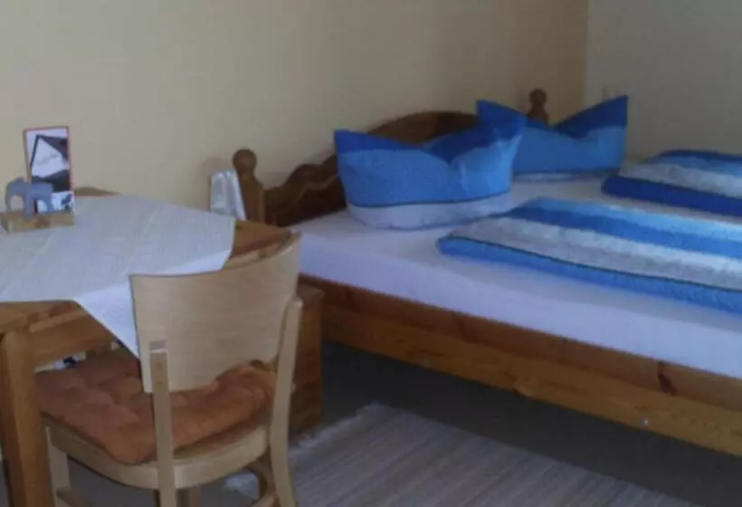 تختخواب و صبحانه Pension & Gasthaus Kahren