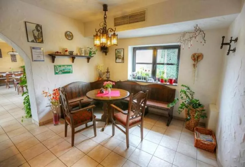 تختخواب و صبحانه Pension & Gasthaus Kahren