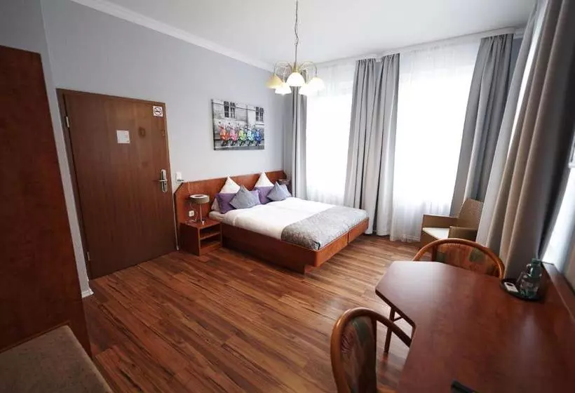 ホテル Wurster Kroog