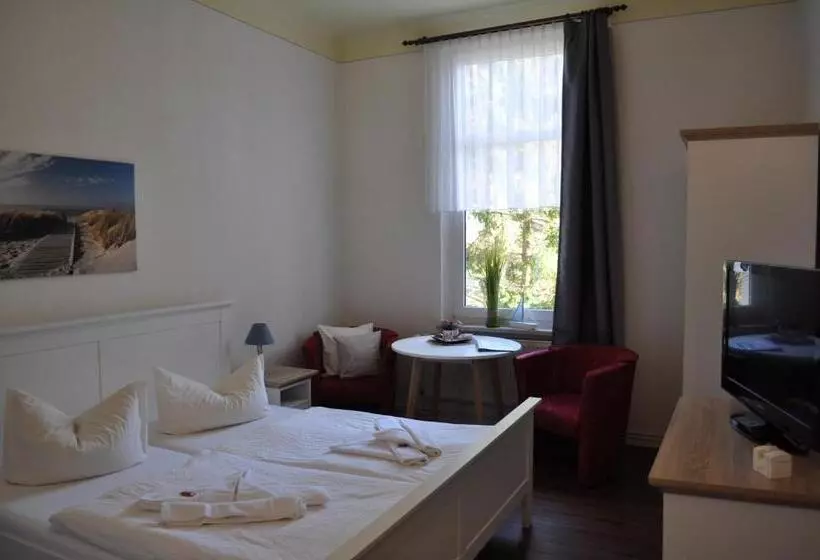 Pension Villa Frohsinn Sellin Auf Rügen