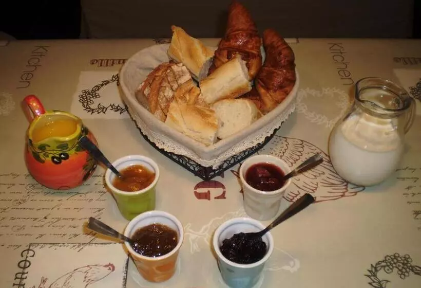 Aamiaismajoitus (B&B) Les Roziers   Roulotte