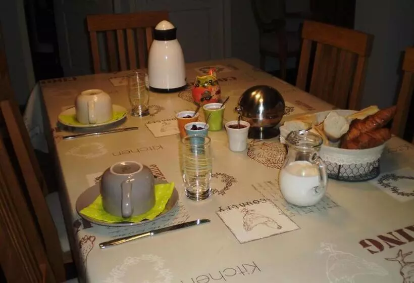 Aamiaismajoitus (B&B) Les Roziers   Roulotte