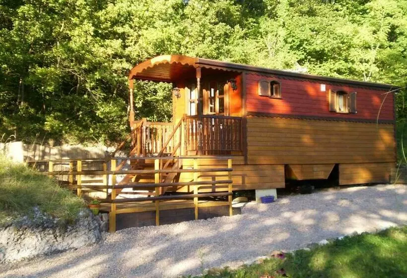 Aamiaismajoitus (B&B) Les Roziers   Roulotte