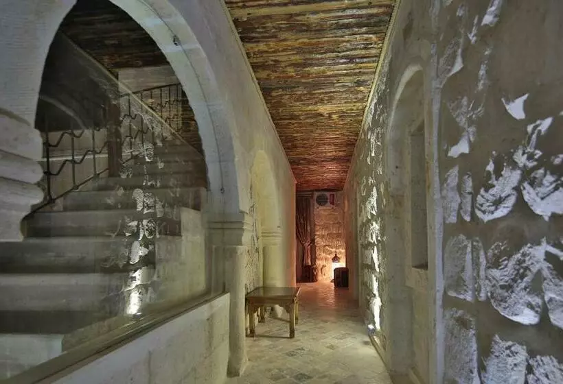 Hotelli Artium Cave