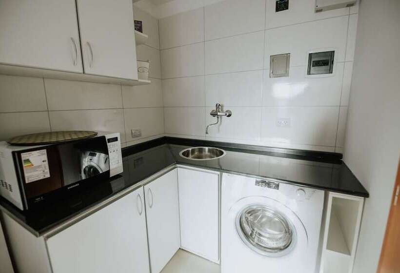 Aunaisin   Nona Kate