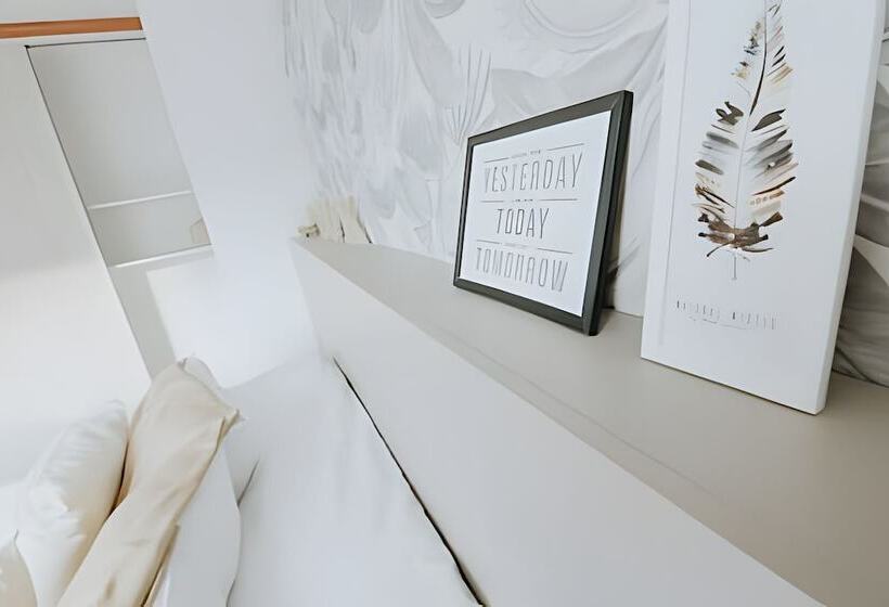 Aunaisin   Nona Kate