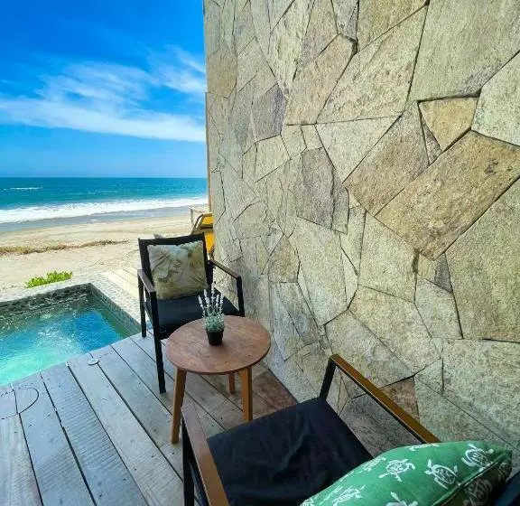 Diem Vichayito Beachfront Eco Luxury