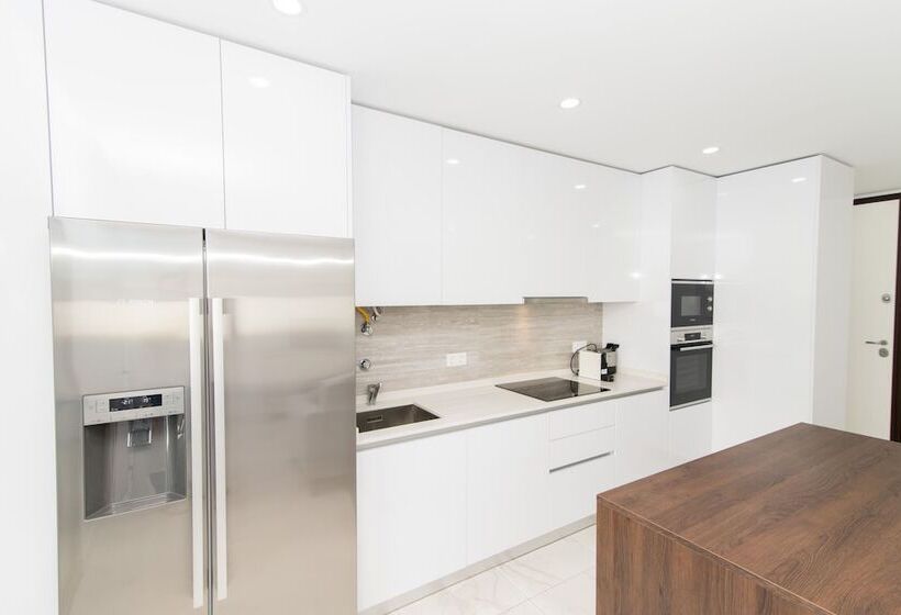 800m From The Boat To Praia Das Cabanas, With Pool, Terrace, Wifi And Aircon