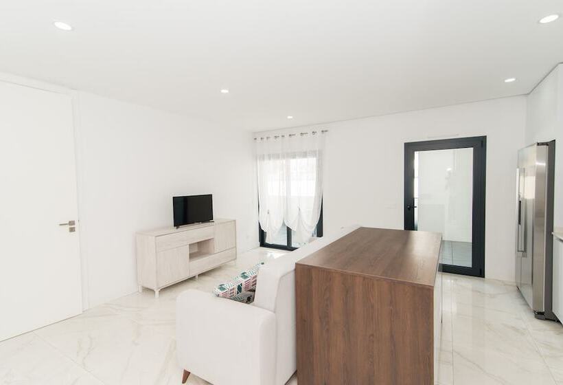 800m From The Boat To Praia Das Cabanas, With Pool, Terrace, Wifi And Aircon