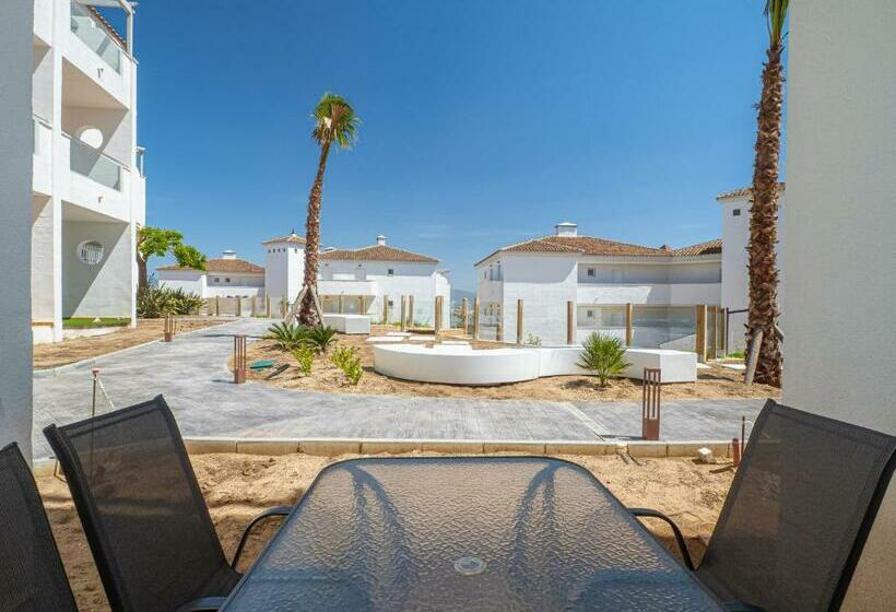 Small Oasis 2368 Sea & Sun