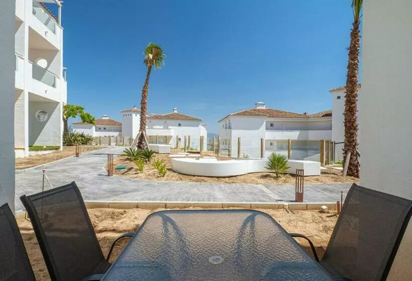 Small Oasis 2368 Sea & Sun