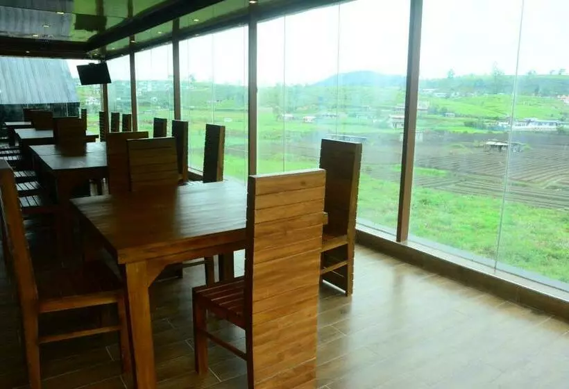 Moon Plains Resort