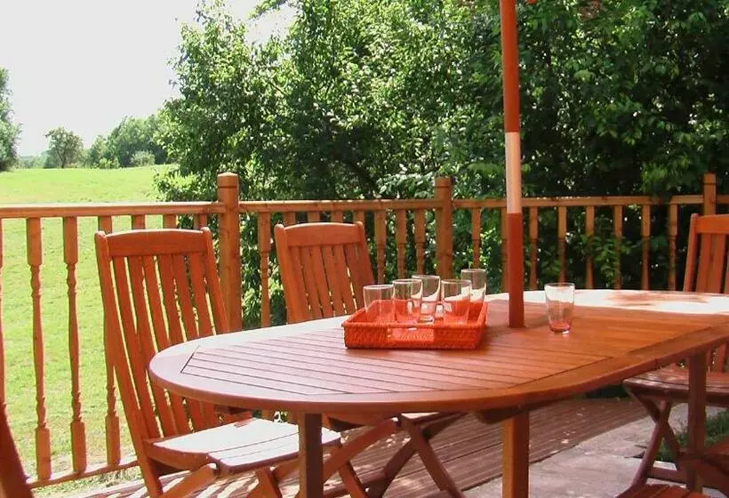 ベッドアンドブレックファースト La Maison De Laujol