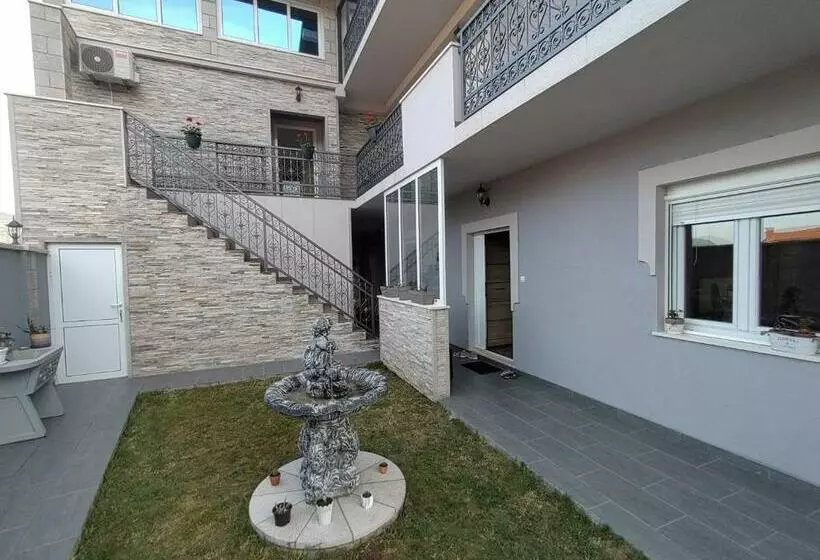 پانسیون Apartman Magdalena