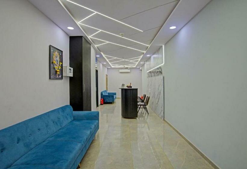 Itsy Hotels Natasha, Vesu, Surat