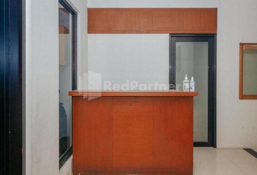 فندق De Lugano Scbd Syariah Mitra Reddoorz